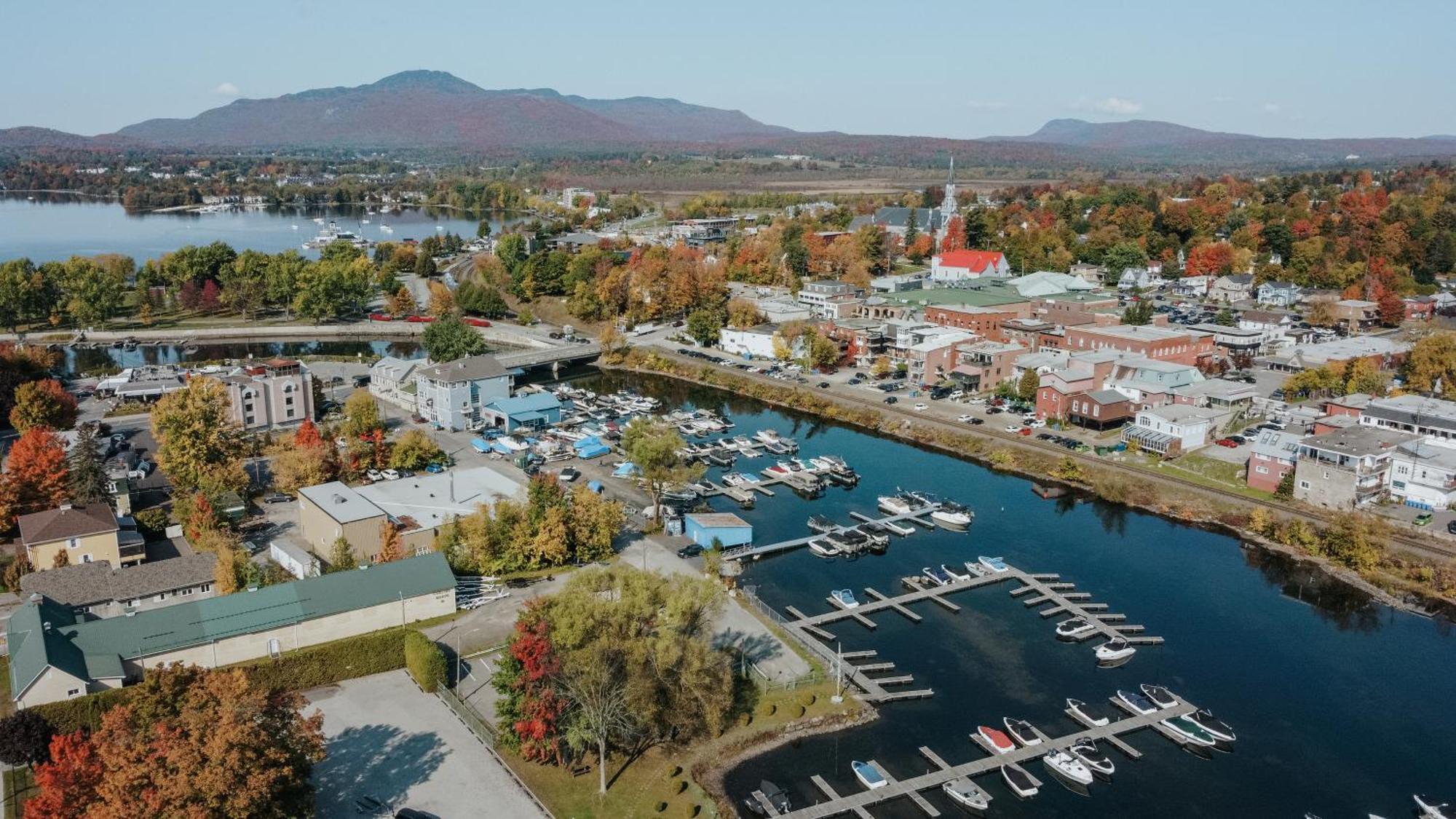 Hotel - Experience - Quartier Des Marinas Magog Esterno foto