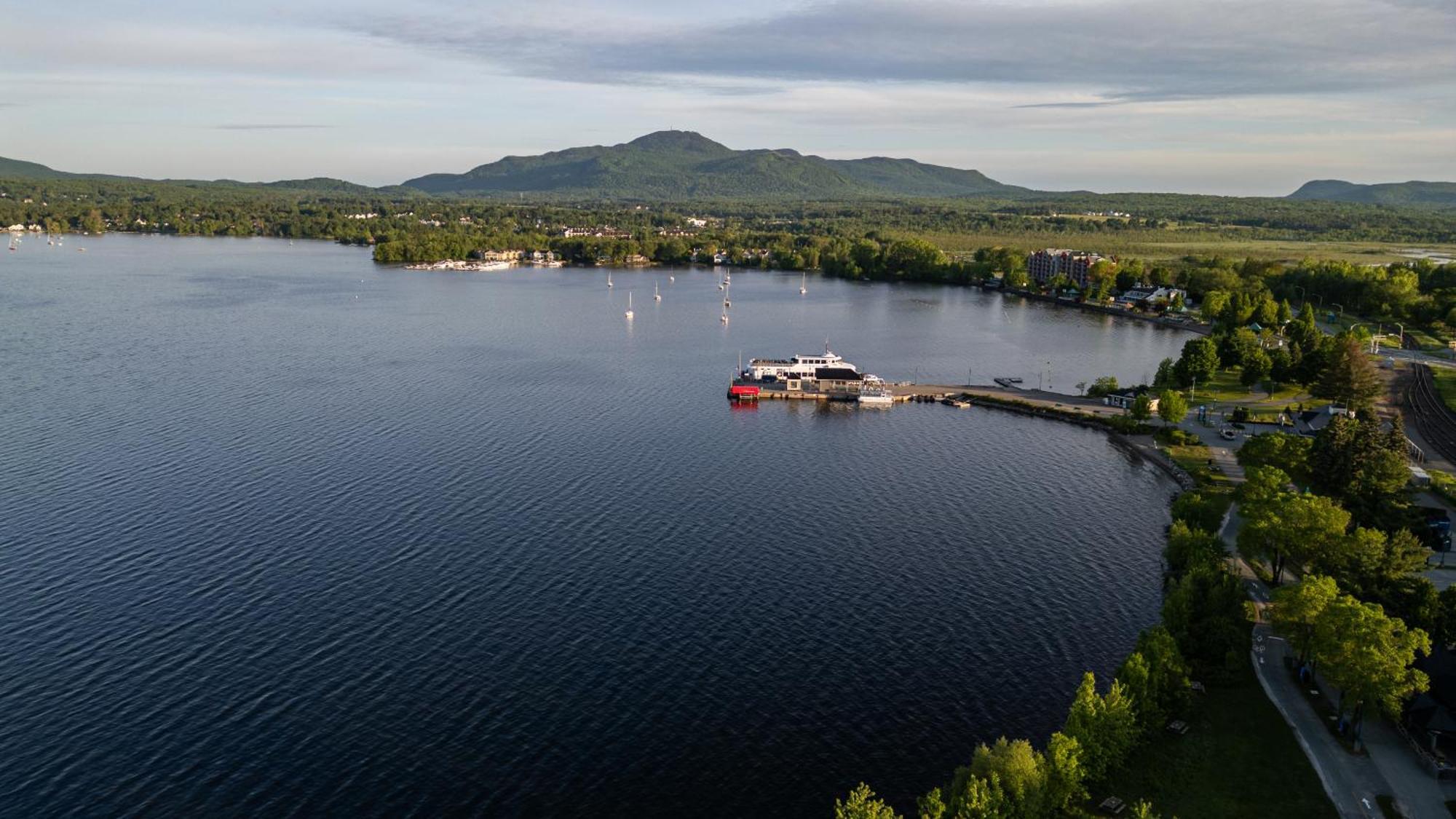 Hotel - Experience - Quartier Des Marinas Magog Esterno foto